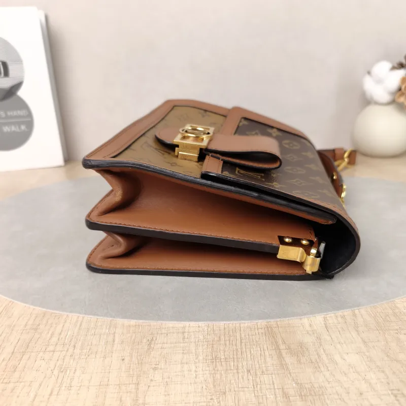 Louis Vuitton Crossbody Bag Dauphine Monogram PVC Medium25 × 10.5 × 17 cm — detail view 9 of 12