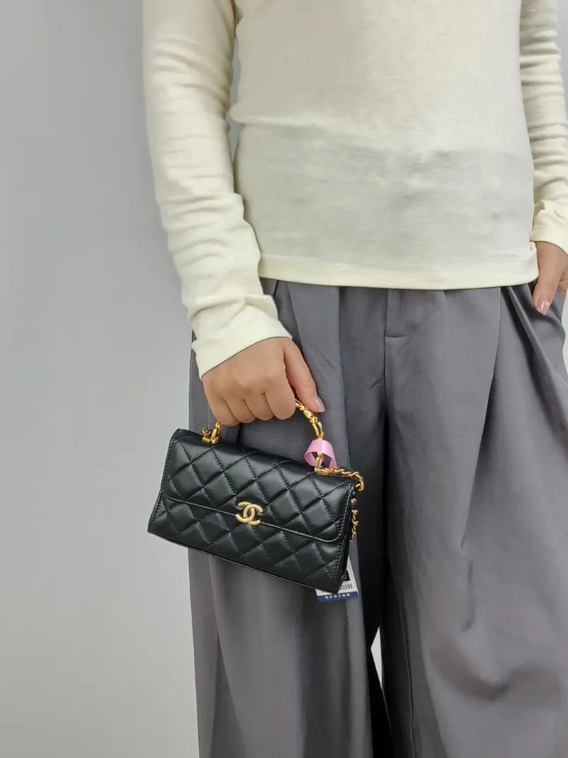 Chanel Crossbody Bag kelly Black Lambskin One Size 18.5 × 4.5 × 10 cm — on-model view 2 of 3