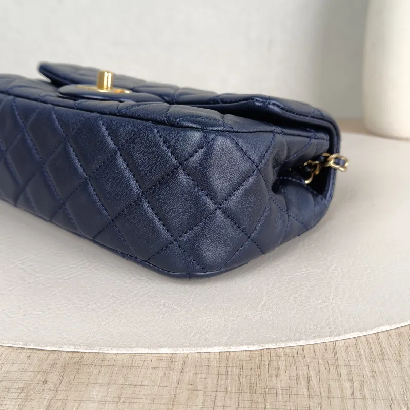 Chanel Crossbody Bag mini Blue Lambskin One Size20 × 6 × 12 cm — detail view 6 of 15
