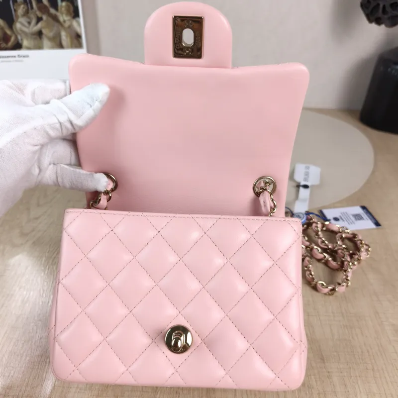 Chanel Crossbody Bag Edition Pink Lambskin 16.5 × 8 × 12.5 cm — detail view 6 of 12