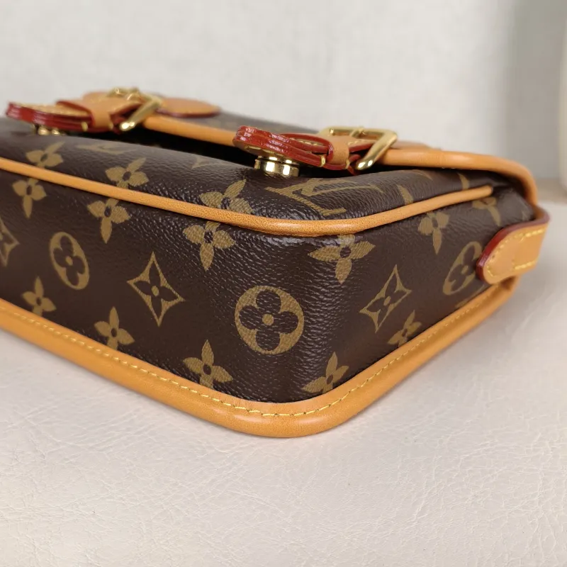 Louis Vuitton Crossbody Bag Satchel Messenger Bag Monogram PVC Mini 19.5 × 6 × 15 cm — detail view 3 of 11