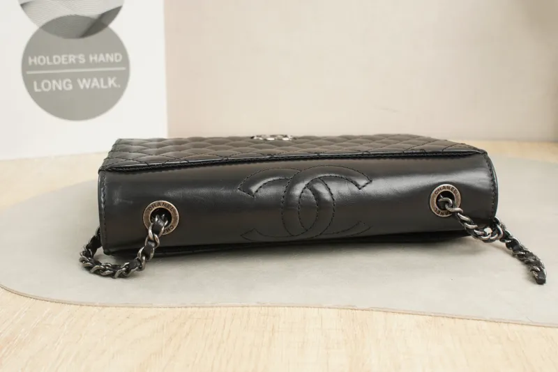 Chanel Shoulder Bagwoc21 Calfskin · 21 × 5 × 13 cm — detail view 10 of 18