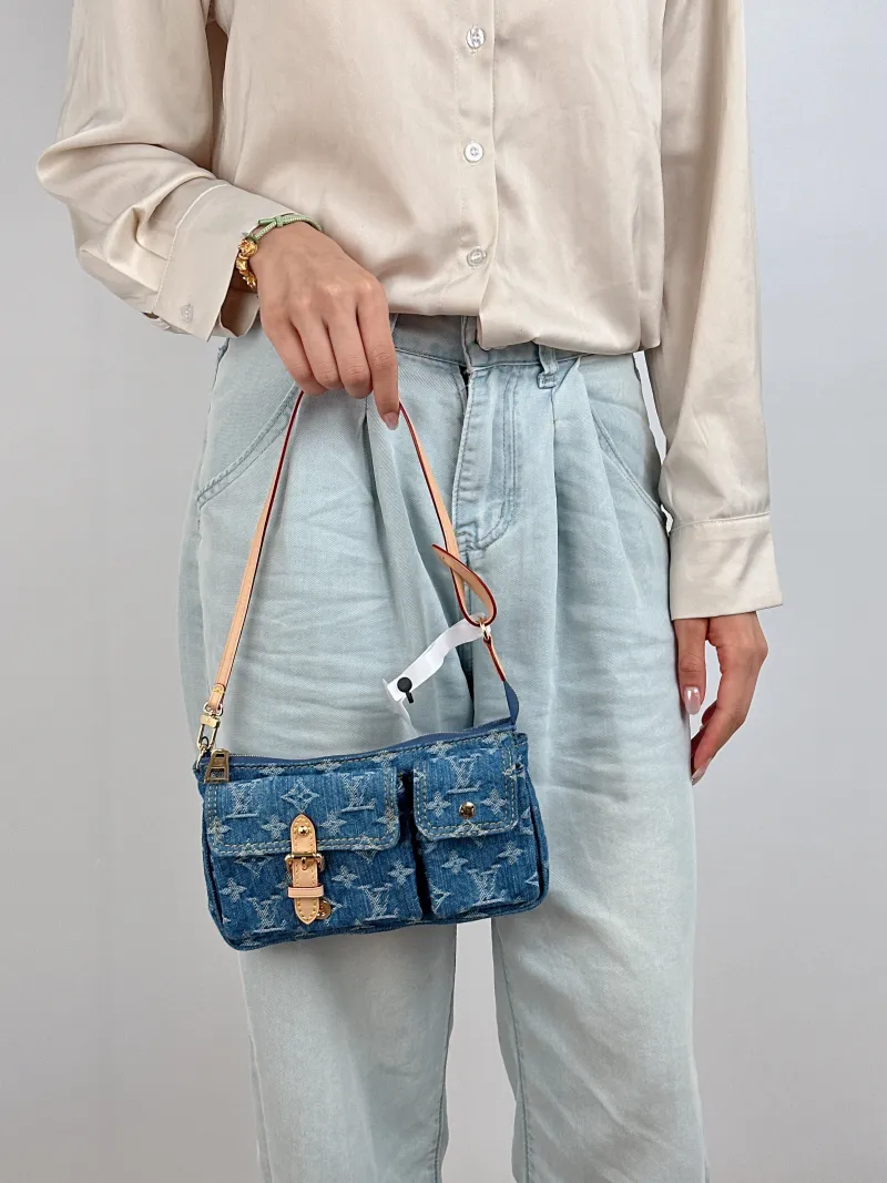 Louis Vuitton Shoulder Bag Pochette Accessories Cargo One Size 23.5 × 3 × 14 cm — on-model view 1 of 2