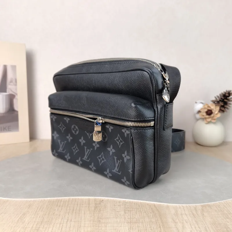 Louis Vuitton Crossbody Bag Outdoor Messenger Bag Black PVC · Calfskin 26 × 10.5 × 20 cm — cover view 3 of 5