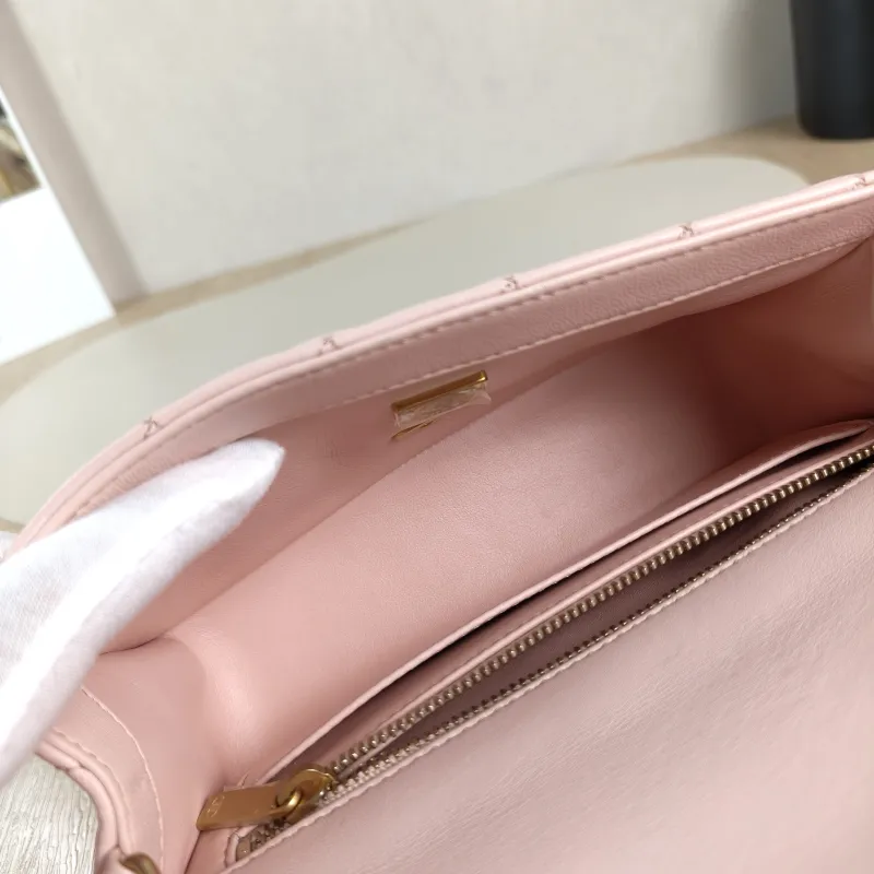 Chanel Crossbody Bag mini Pink Lambskin One Size 20 × 6 × 12 cm — detail view 5 of 14