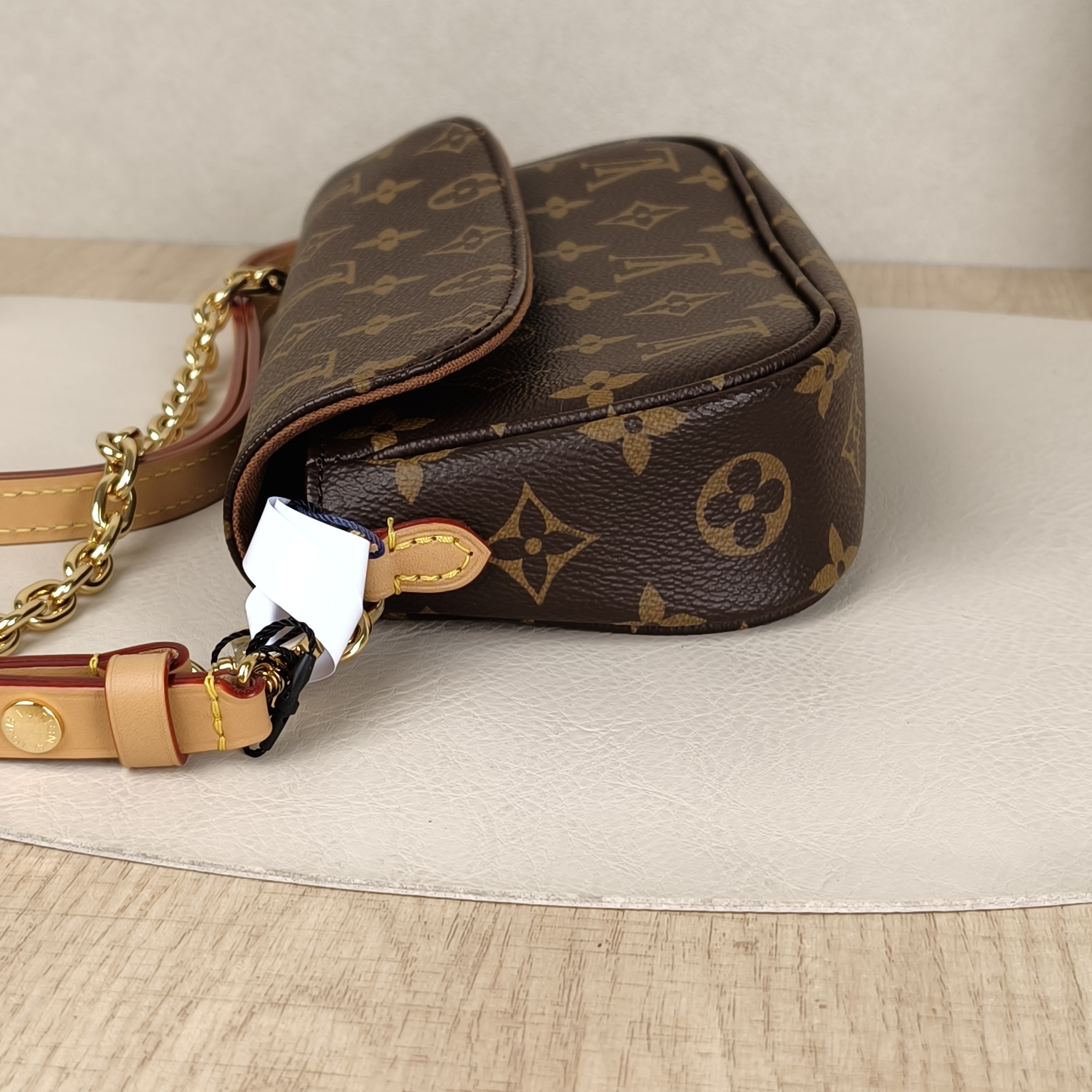 Louis Vuitton Crossbody Bag IVY Monogram PVC Small23.5 × 4.3 × 12 cm — cover view 8 of 10
