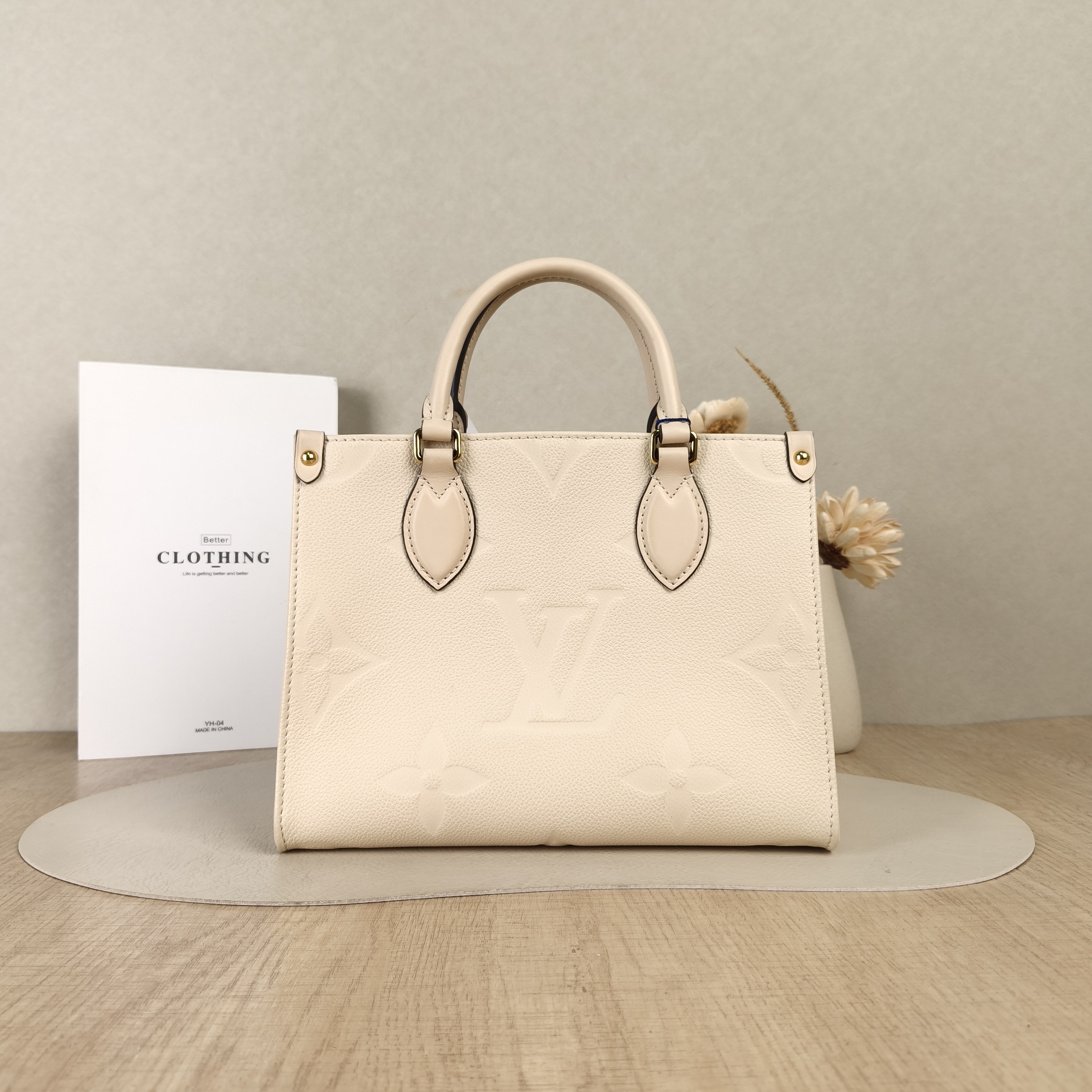 Louis Vuitton Shoulder Bag Onthego White Empreinte Embossed Calfskin Small25 × 11.5 × 19 cm
