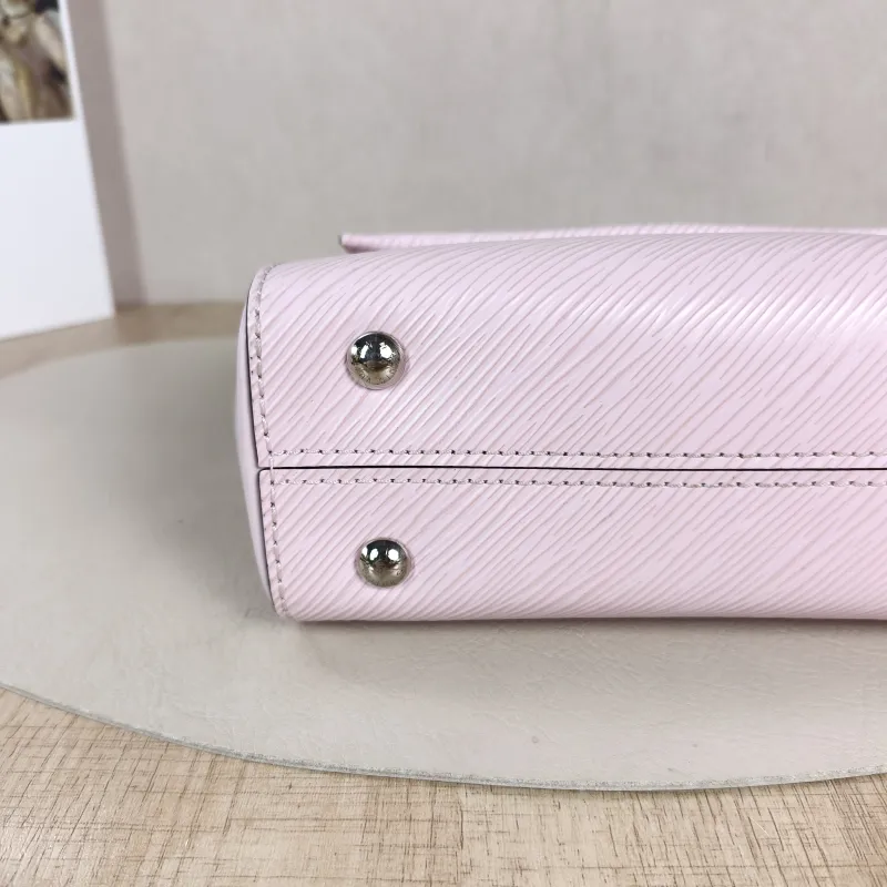 Louis Vuitton Crossbody Bag CLUNY Pink Epi Embossed Calfskin Mini 20 × 7.5 × 16 cm — detail view 2 of 13
