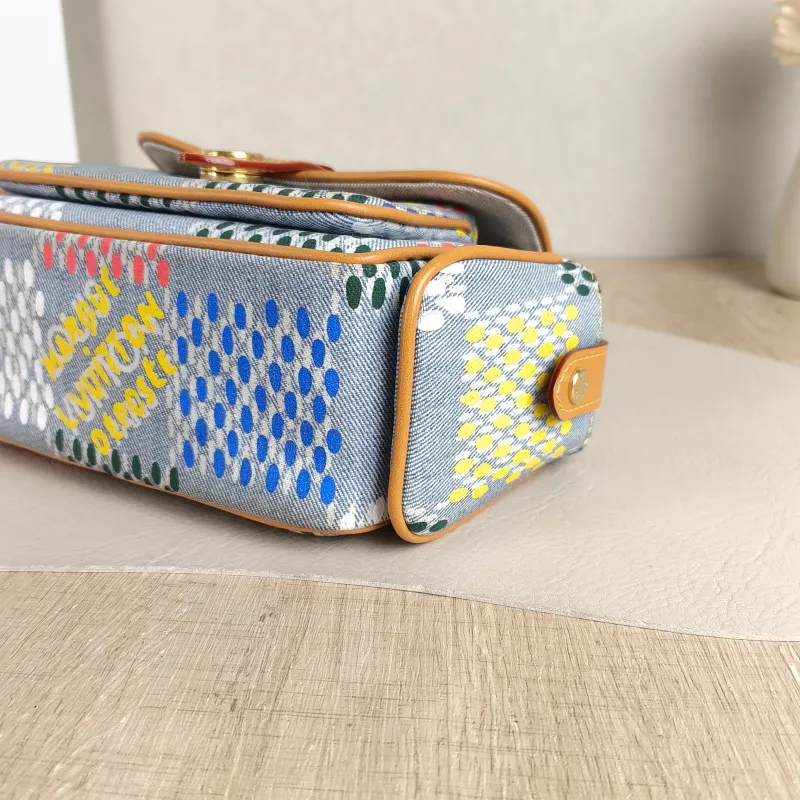 Louis Vuitton Crossbody Bag CARGO Camera Bag Colorblock Mini 23 × 10 × 14 cm — detail view 3 of 11