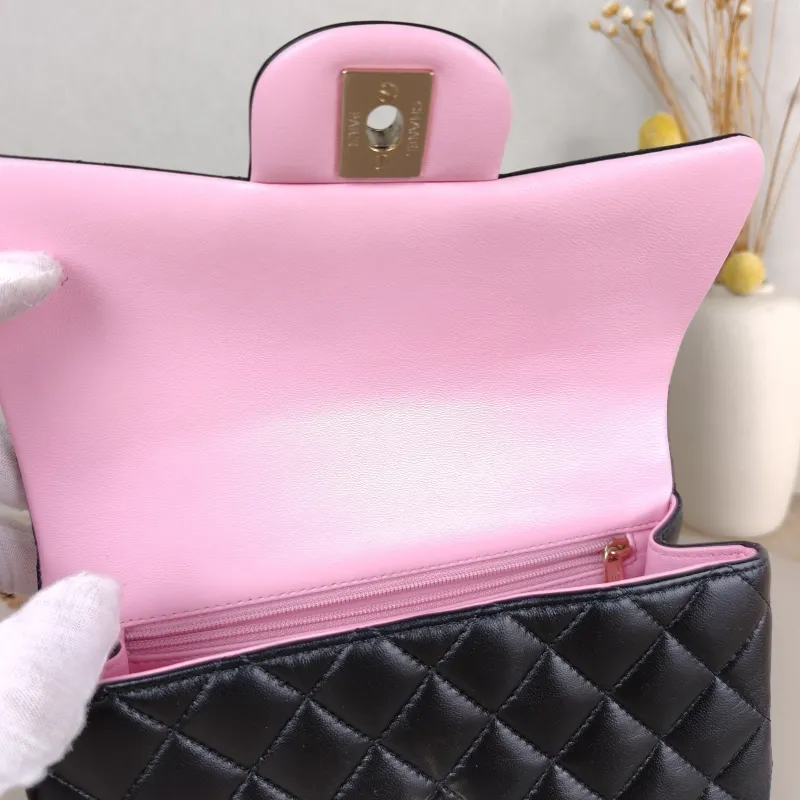 Chanel Crossbody Bag mini Black · Pink Lambskin mini 20 × 6 × 12 cm — detail view 1 of 14