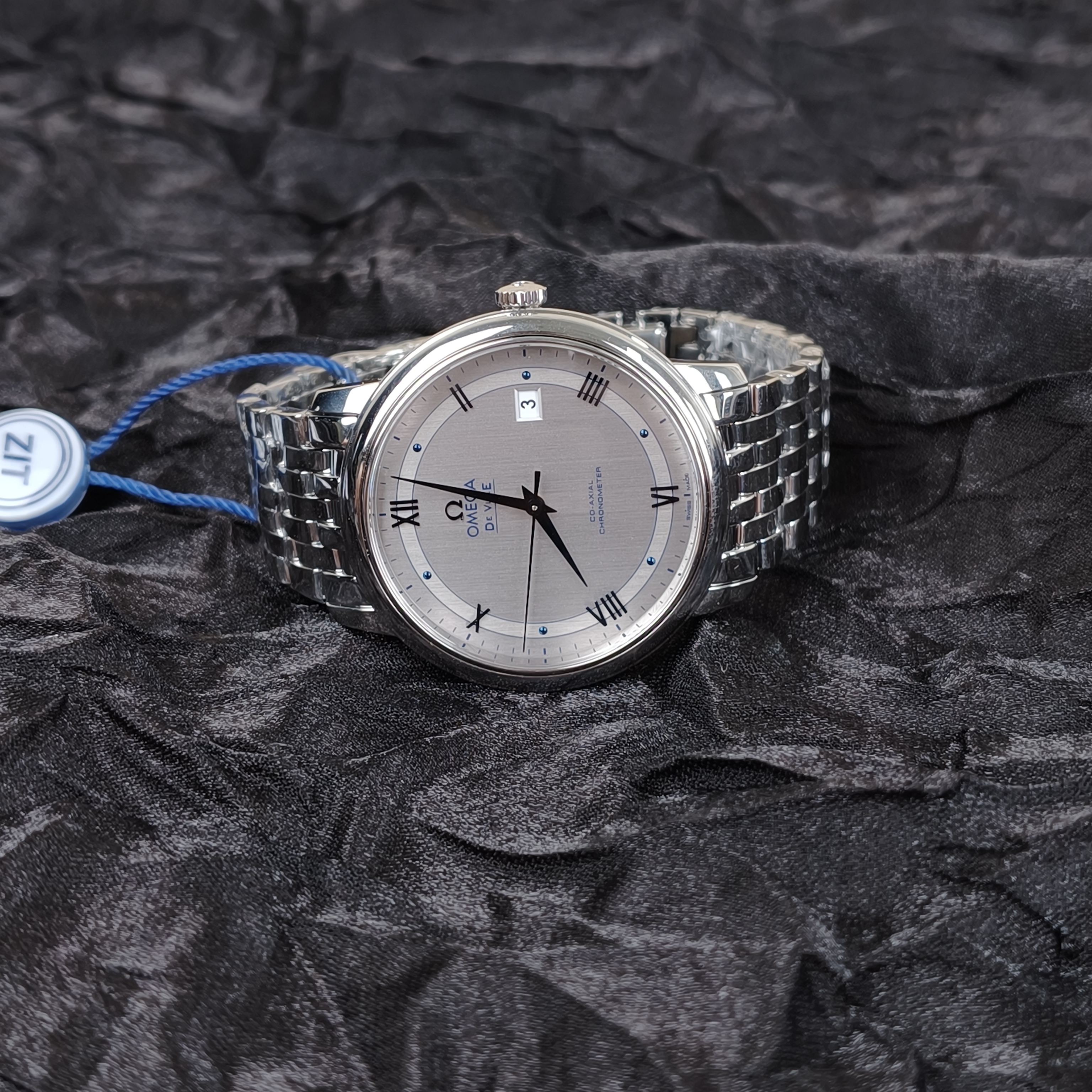 OMEGA Watch Collection Watch Grey One Size39.5 — cover view 7 of 9