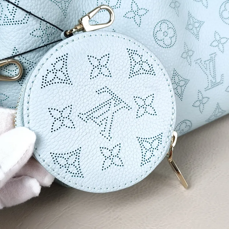 Louis Vuitton Crossbody Bag BELLA Green Calfskin 22 × 14 × 20 cm — detail view 10 of 11