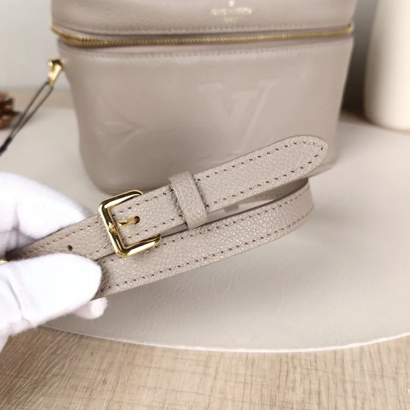 Louis Vuitton Shoulder Bag VANITY Cosmetic Bag Grey Calfskin Small19 × 11 × 13 cm — detail view 15 of 15