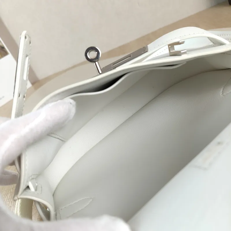 Hermès Crossbody Bag Jypsiere 23 01Blanc White Swift Calfskin Mini 23 × 5 × 17 cm W — detail view 2 of 11