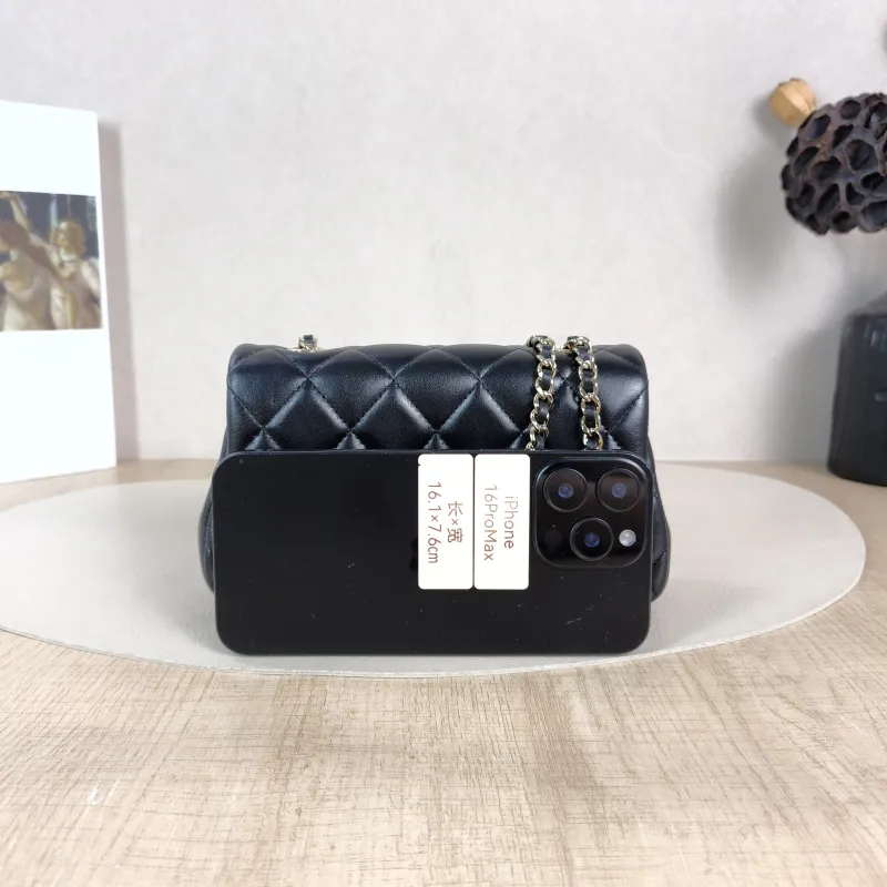 Chanel Crossbody Bag Crossbody Bag Black Lambskin One Size 19.5 × 4 × 11 cm — cover view 3 of 5