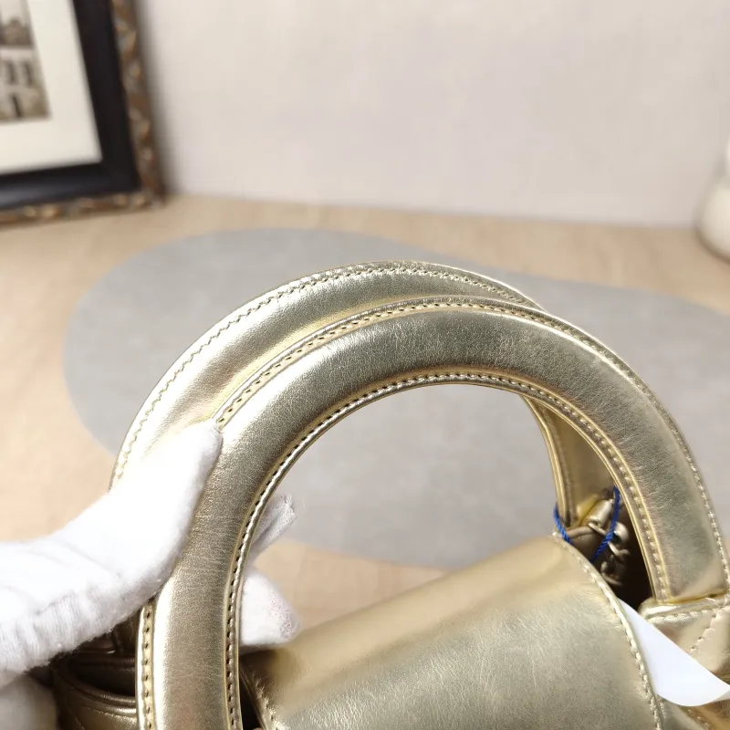 Chanel Crossbody Bag Kelly Gold Lambskin19 × 7 × 13 cm — detail view 10 of 16
