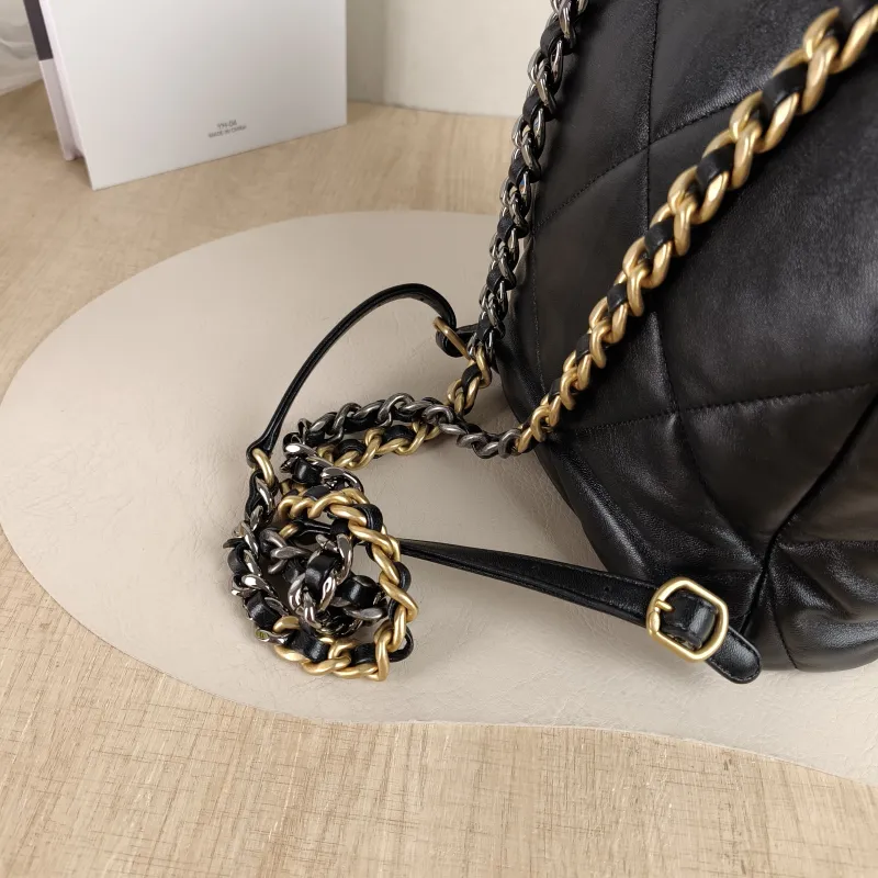 Chanel Backpack19Bag Backpack Black Lambskinmini22 × 16 × 26 cm — detail view 10 of 12