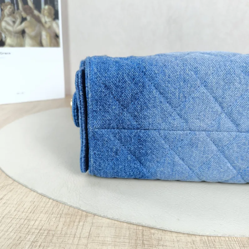 Chanel Crossbody Bag 25Bag Blue Mini 22 × 12.5 × 20 cm — detail view 1 of 11