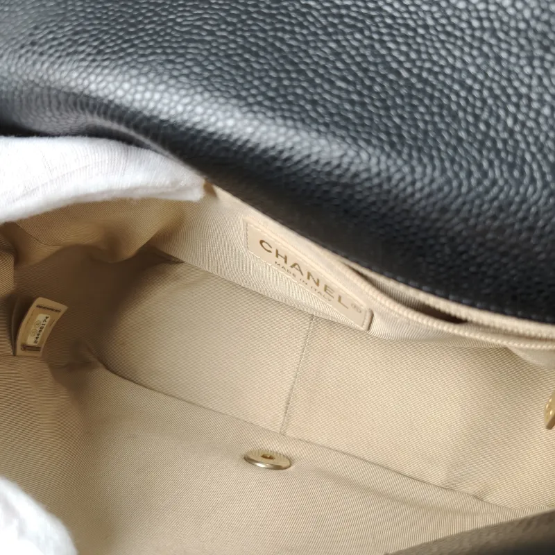 Chanel Crossbody Bag Crossbody Bag Black Calfskin One Size 24 × 8 × 16 cm 24 — detail view 8 of 14