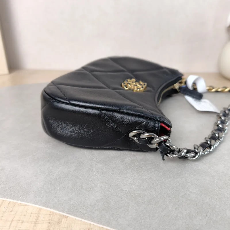 Chanel Shoulder Bag 19bag hobo Black Lambskin One Size 20 × 4.5 × 13 cm — detail view 9 of 11