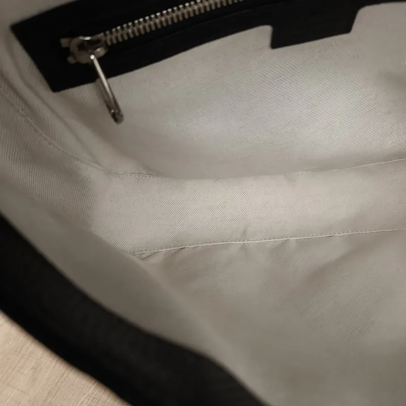 GUCCI Crossbody Bag Messenger Bag Crossbody Bag Black Calfskin One Size30 × 6 × 25.5 cm — detail view 8 of 11
