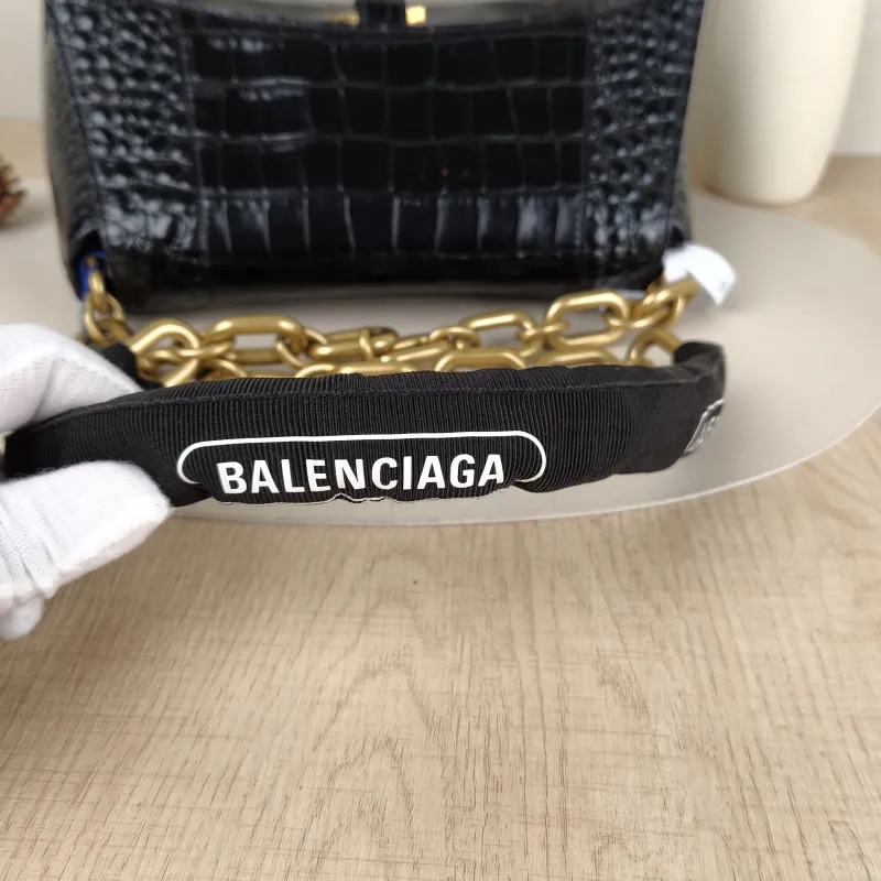 BALENCIAGA Shoulder Bag DOWNTOWN Black Calfskin Small30 × 10 × 17.5 cm — detail view 14 of 16