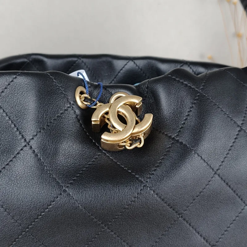 Chanel Crossbody Bag 26c hobo Black Calfskin Large 37 × 8 × 30 cm — detail view 7 of 9