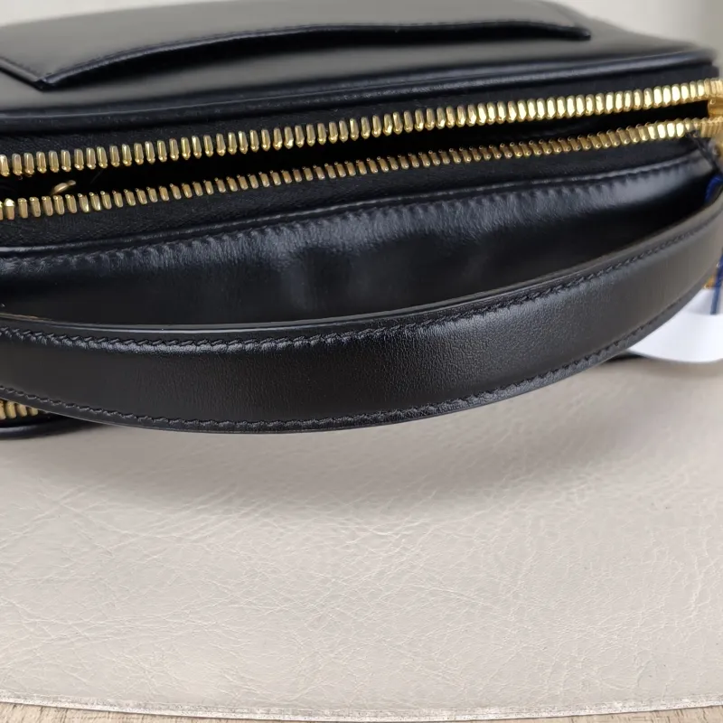 Miumiu Shoulder Bag Camera Bag Black Calfskin 18 × 6 × 10 cm — detail view 8 of 11