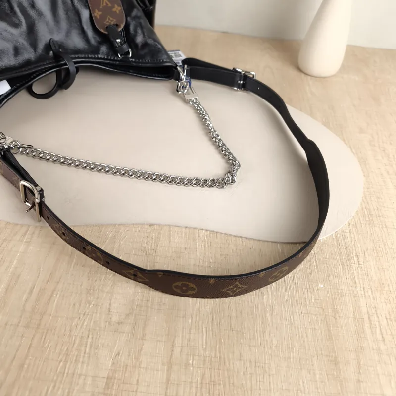 Louis Vuitton Crossbody Bag Black SL ambskin Small 33.5 × 15 × 23 cm — detail view 8 of 11