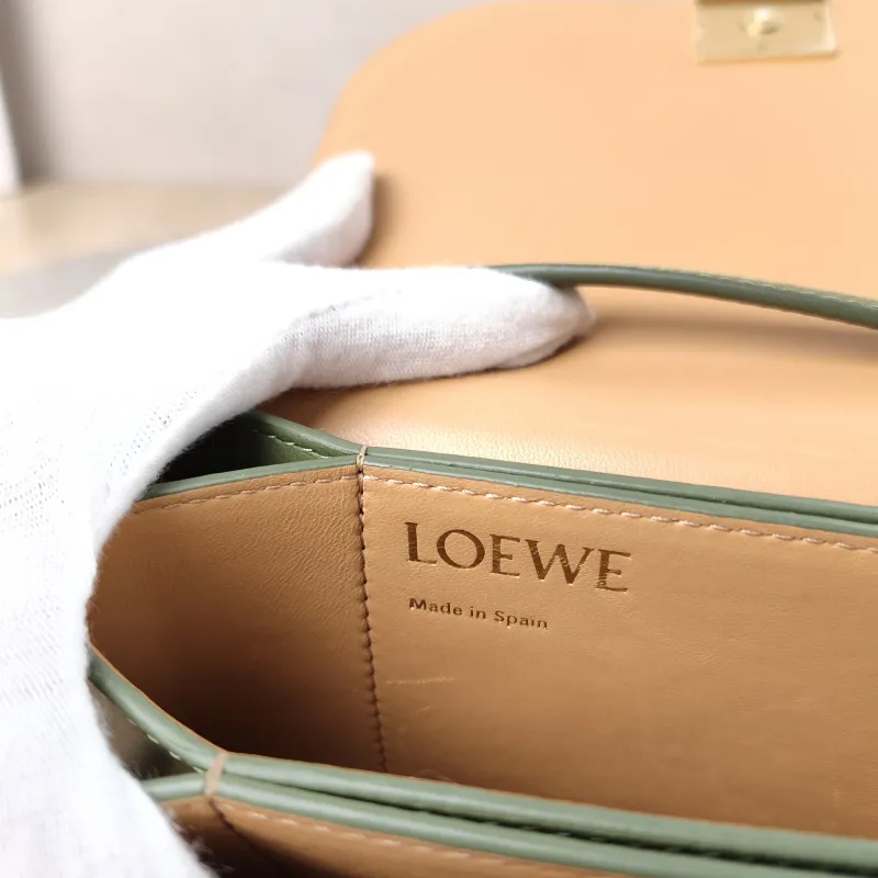 LOEWE Crossbody Bag Goya Calfskin Small 19 × 6 × 13.5 cm — detail view 9 of 11