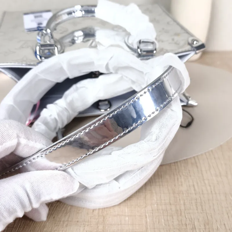 Louis Vuitton Top Handle Bag Onthego Silver Patent Leather Small 25 × 11.5 × 19 cm — detail view 5 of 10