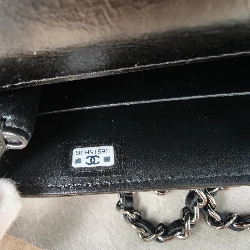 Chanel Crossbody Bag Coco Handle​Black V Calfskin Mini14.5 × 5.5 × 11.5 cm — detail view 16 of 18