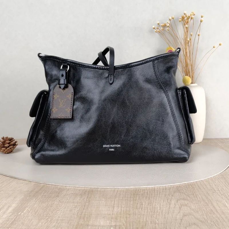Louis Vuitton Crossbody Bag Carryall Cargo Vibe Black SL ambskin Small 33.5 × 15 × 23 cm