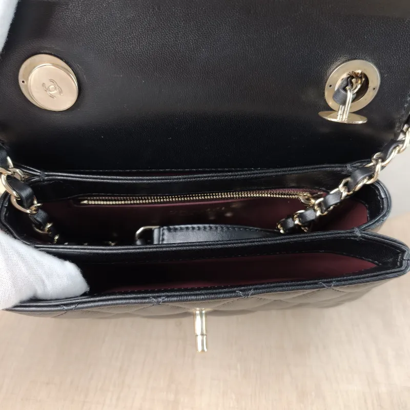 Chanel Top Handle Bag Trendy CC Black Lambskin Mini 19.5 × 8 × 14.5 cm — detail view 13 of 15