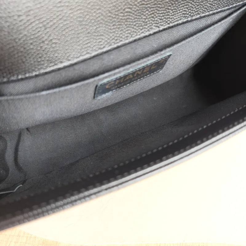 Chanel Crossbody Bag Le Boy​ Black Grained Calfskin Medium 25 × 9 × 15 cm 26 — detail view 5 of 12