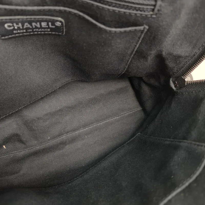Chanel Shoulder Bag Tote Bag Grained Calfskin One Size 34 × 9 × 21 cm 22 — detail view 6 of 14