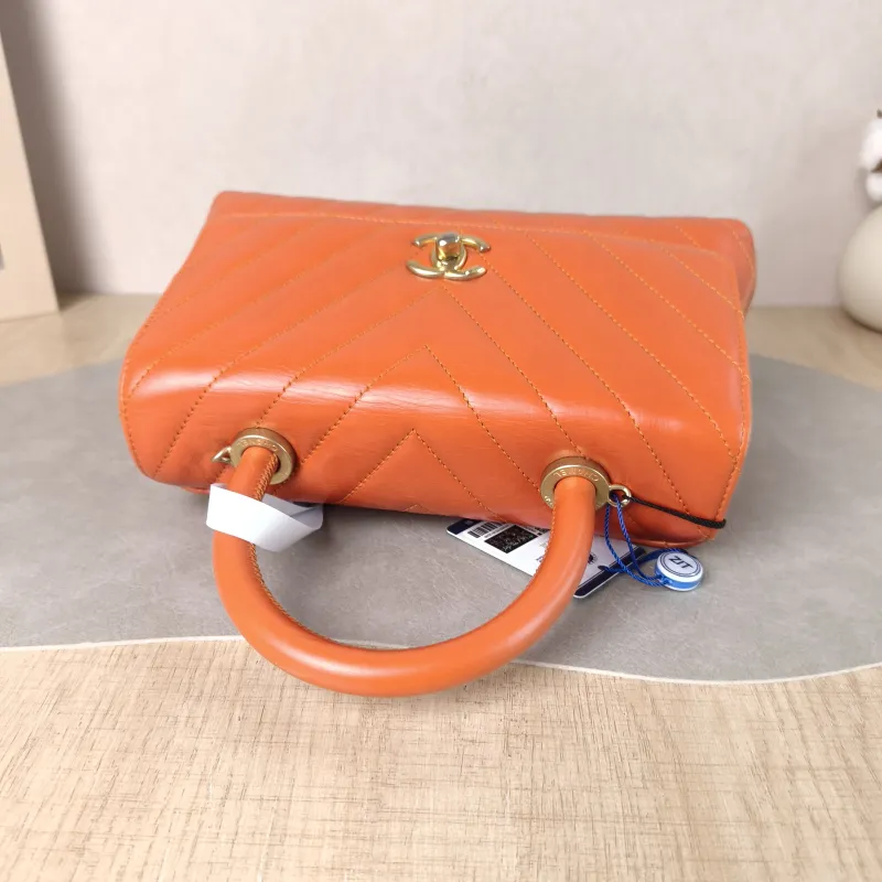 Chanel Top Handle Bag Coco Handle​ v Waxed Leather Calfskin Small 24 × 10 × 14 cm 24 — detail view 10 of 12