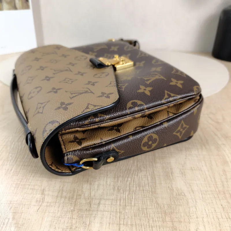 Louis Vuitton Crossbody Bag Pochette Métis Monogram Colorblock PVC Medium 25 × 7 × 19 cm — detail view 3 of 13