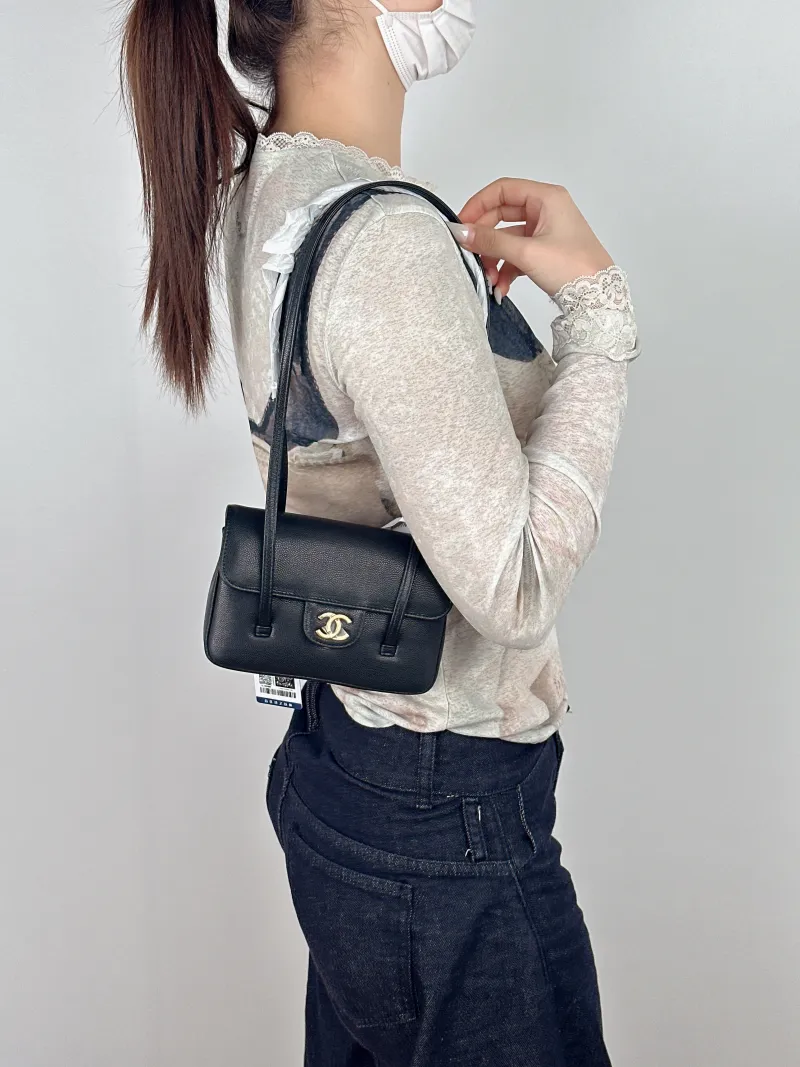 Chanel Crossbody Bag26p preppy coco Black Grained Calfskinmini17 × 5 × 11.5 cm — on-model view 2 of 2