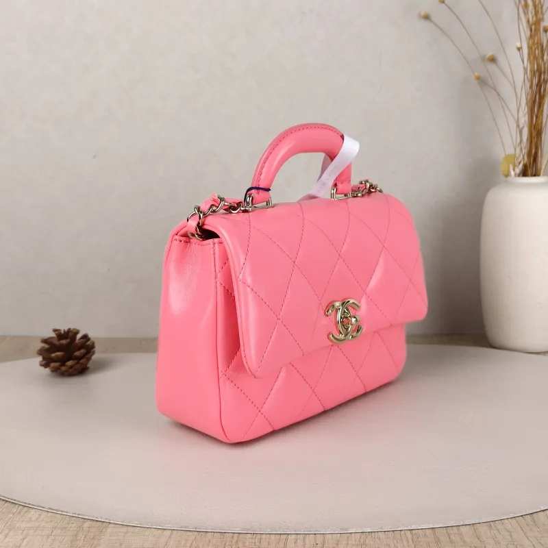Chanel Crossbody Bag Edition Red Lambskin 19 × 6.5 × 13.5 cm — cover view 2 of 6