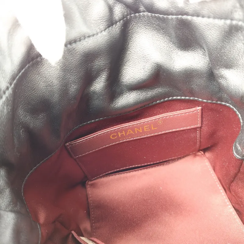 Chanel Shoulder Bag Pearl Bucket Bag Black Lambskin One Size 12 × 12 × 17.5 cm 30 — detail view 4 of 12