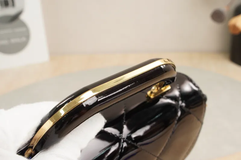 Chanel Crossbody Bag25k Top Handle Crossbody Bag Black Patent Leathermini18.5 × 4.5 × 13 cm — detail view 12 of 18