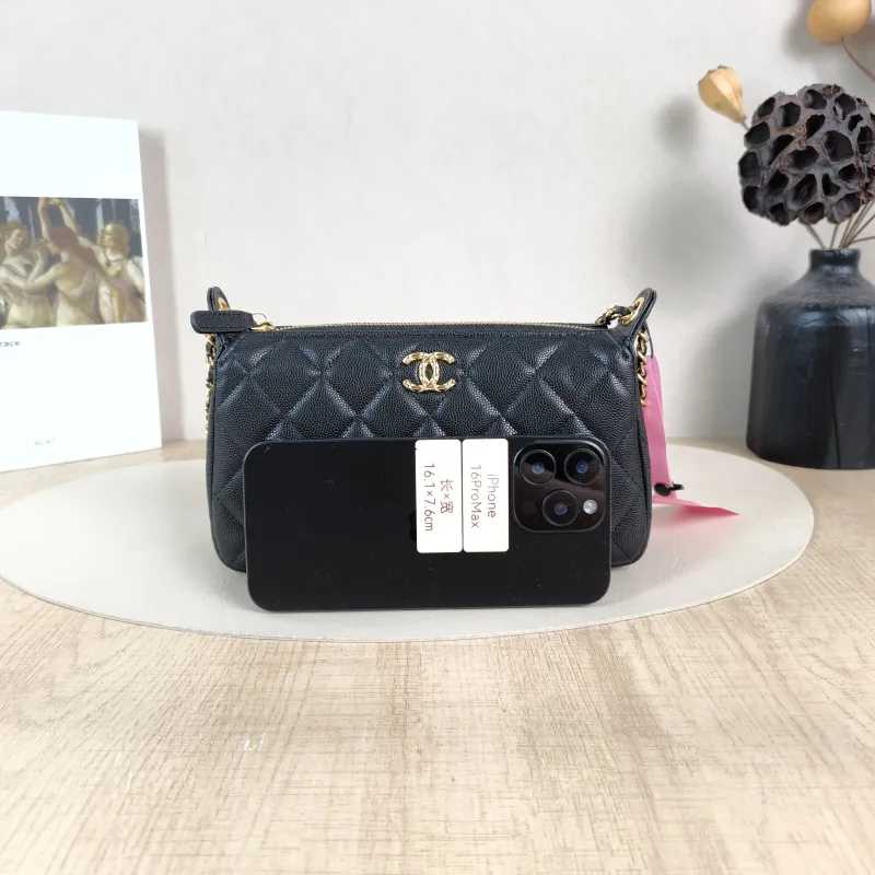Chanel Crossbody Bag c Black Grained Calfskin One Size21 × 5.5 × 12 cm — cover view 5 of 5