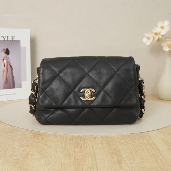 Chanel Messenger Bag30 Black Lambskin · 23 × 6 × 15 cm