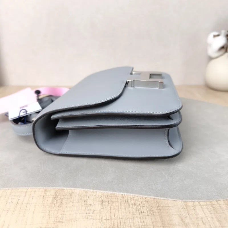 Hermès Crossbody Bag Constance 19 Silver-Tone Hardware Swift Calfskin Mini 19 × 4 × 15 cm K — detail view 6 of 13