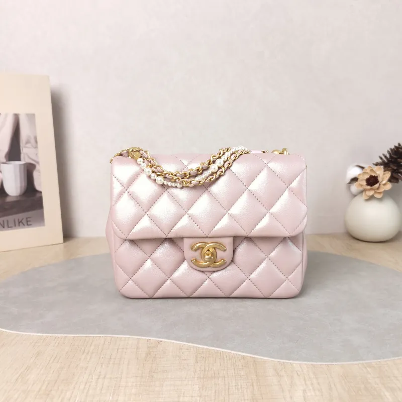 Chanel Crossbody Bag Pearl Lambskin One Size 19.5 × 7.5 × 14.5 cm