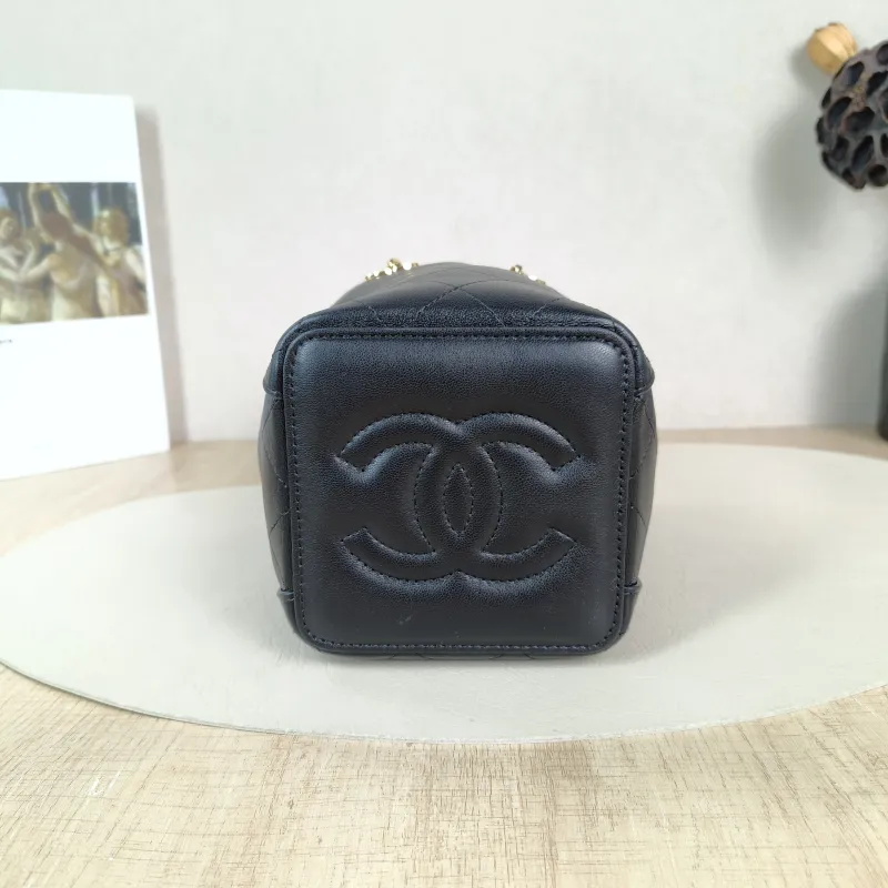 Chanel Shoulder Bag Bucket Bag Black Lambskin One Size 11 × 11 × 17.5 cm — cover view 3 of 5