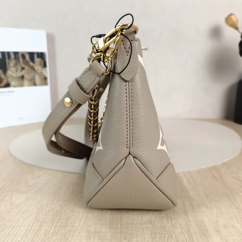 Louis Vuitton Crossbody Bag Boulogne Empreinte Embossed Calfskin Small26 × 9.5 × 16 cm — detail view 5 of 12