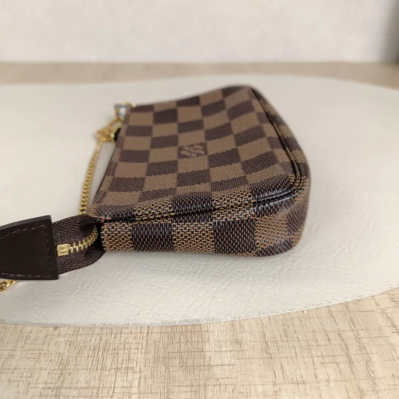 Louis Vuitton Clutch Mini Pochette Accessoires PV Cmini15.5 × 4 × 10.5 cm — detail view 9 of 10