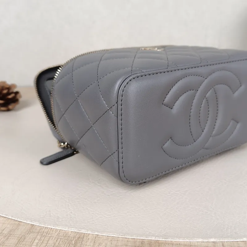 Chanel Crossbody Bag Edition Grey Lambskinmini16 × 8 × 9.5 cm — detail view 8 of 14